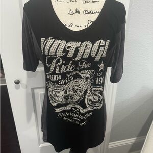 Black Graphic Tee with Rounded Neckline and Short Sleeves